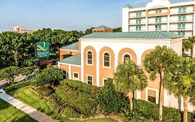 Quality Suites Universal Central Orlando